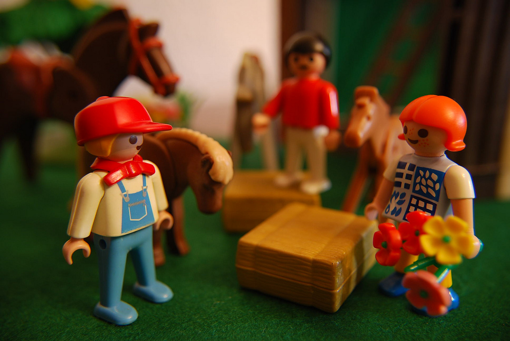 Qui se cache derrière nos Playmobil ? La petite histoire