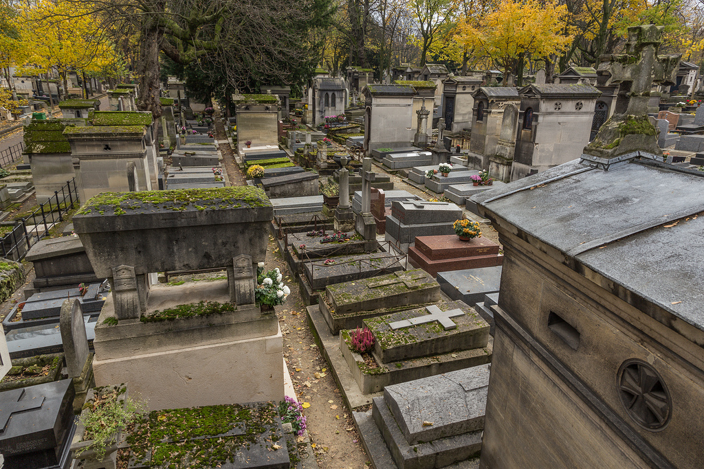 Refus d'inhumation pour un bébé Rom: qui a le droit ? 