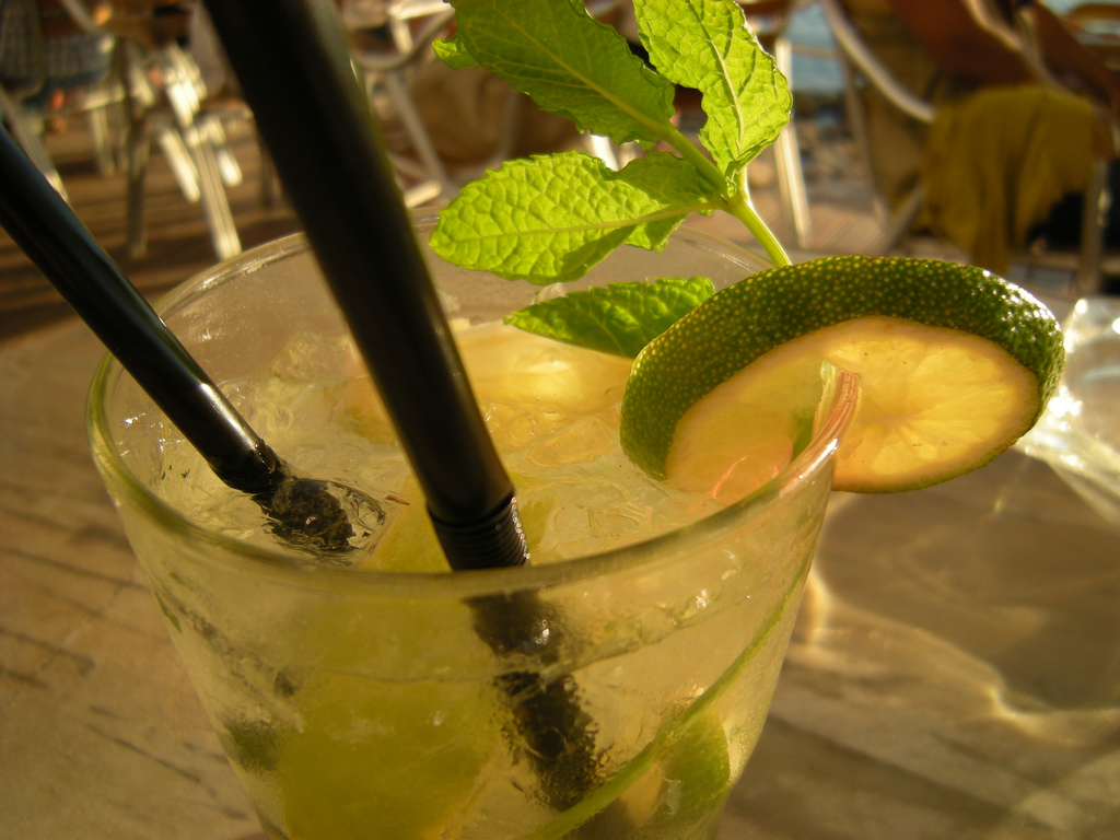 Mojito : la véritable histoire du cocktail culte