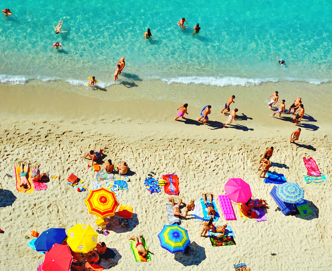 Drague sur la plage, lecture en vacances et trésor englouti