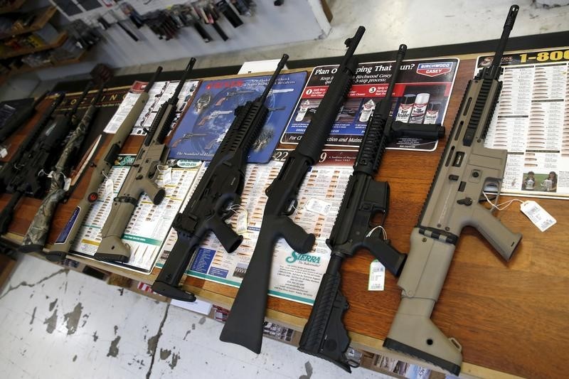 Le Sénat américain débat mais reste immobile sur les armes à feu