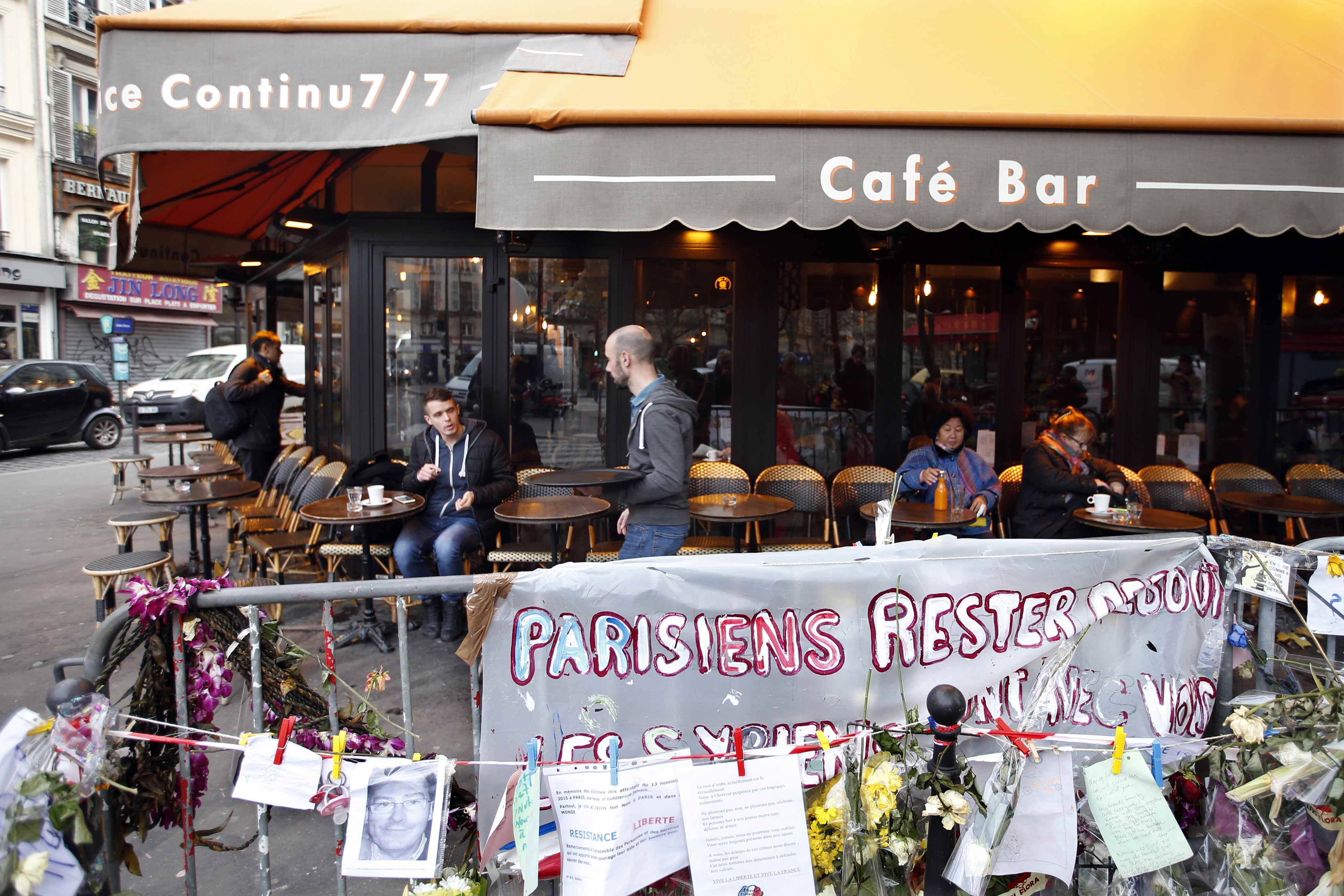 "A La Bonne Bière" rouvre, trois semaines après les attentats