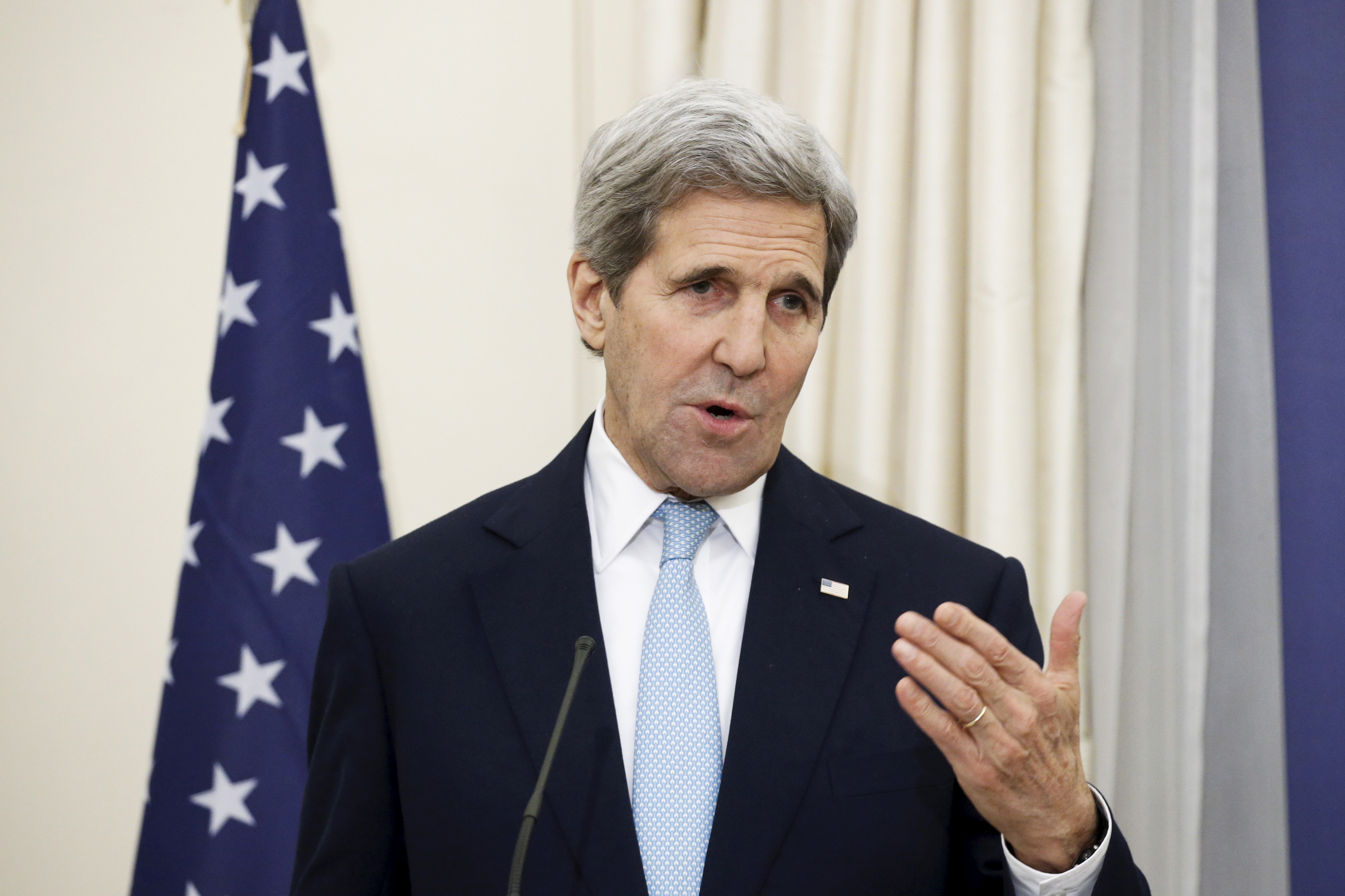 Kerry juge possible une alliance anti-EI sans départ d'Assad