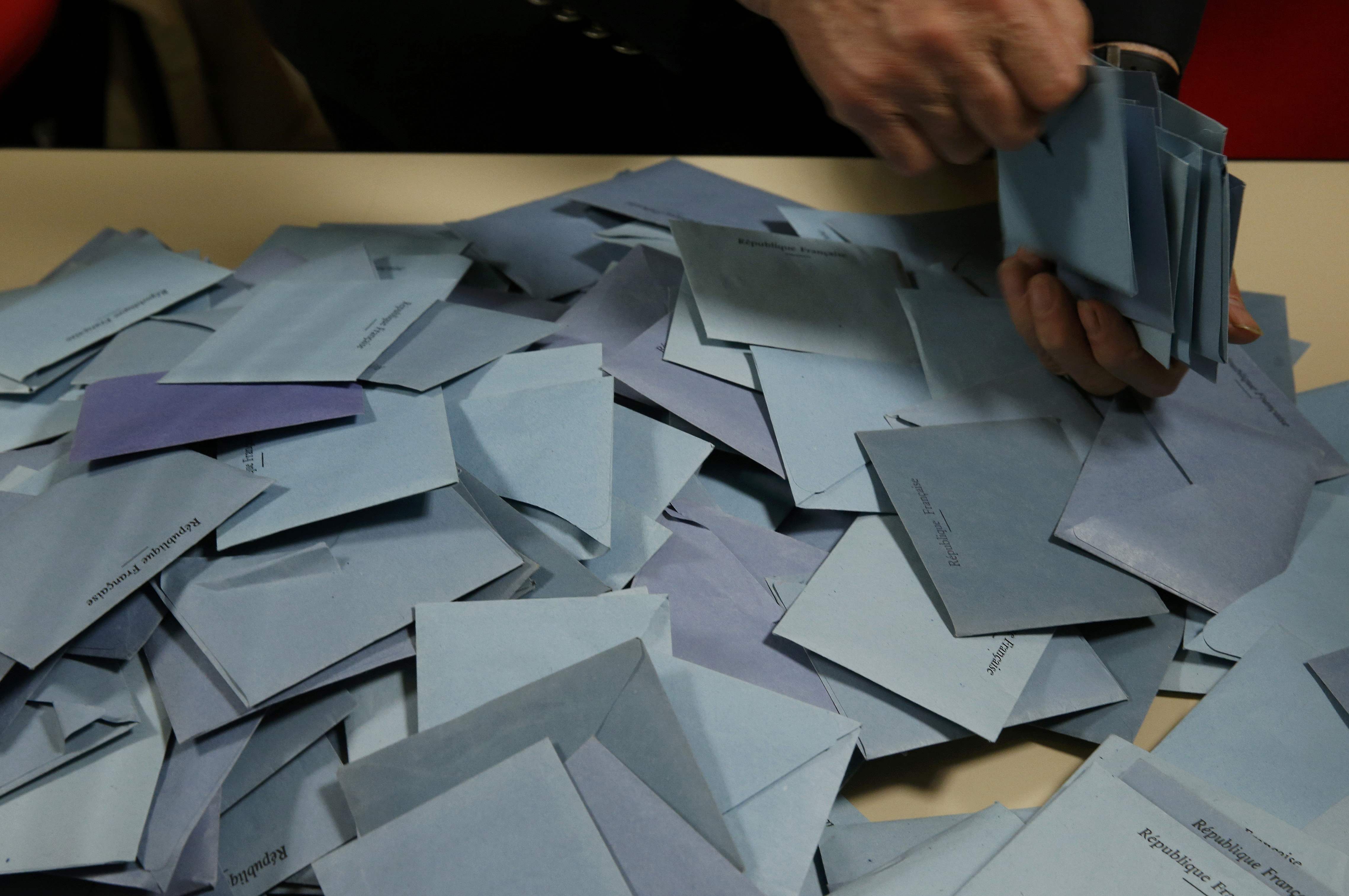 Cambadélis veut un retrait de la liste PS dans l'Est