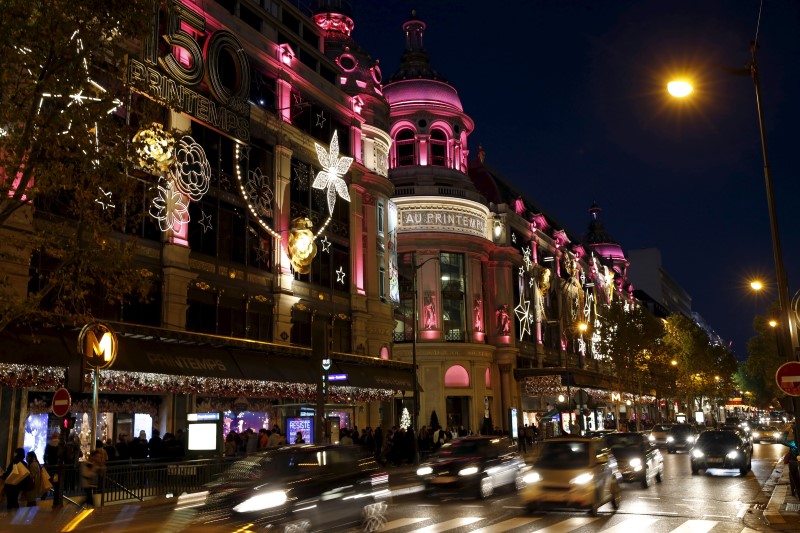 Les grands magasins tentent de boucler un accord sur le dimanche