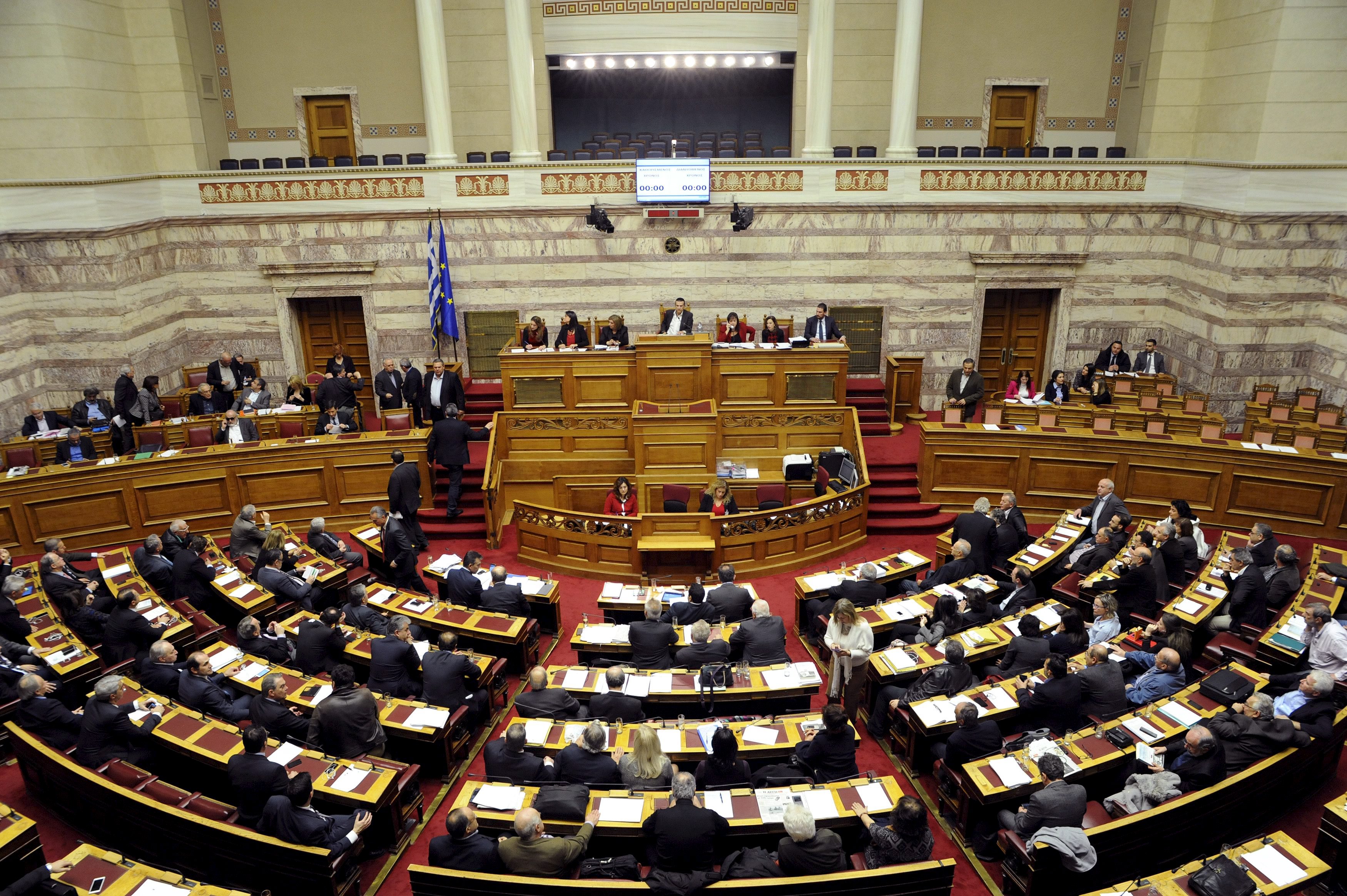 Le parlement grec adopte des réformes pour débloquer une aide