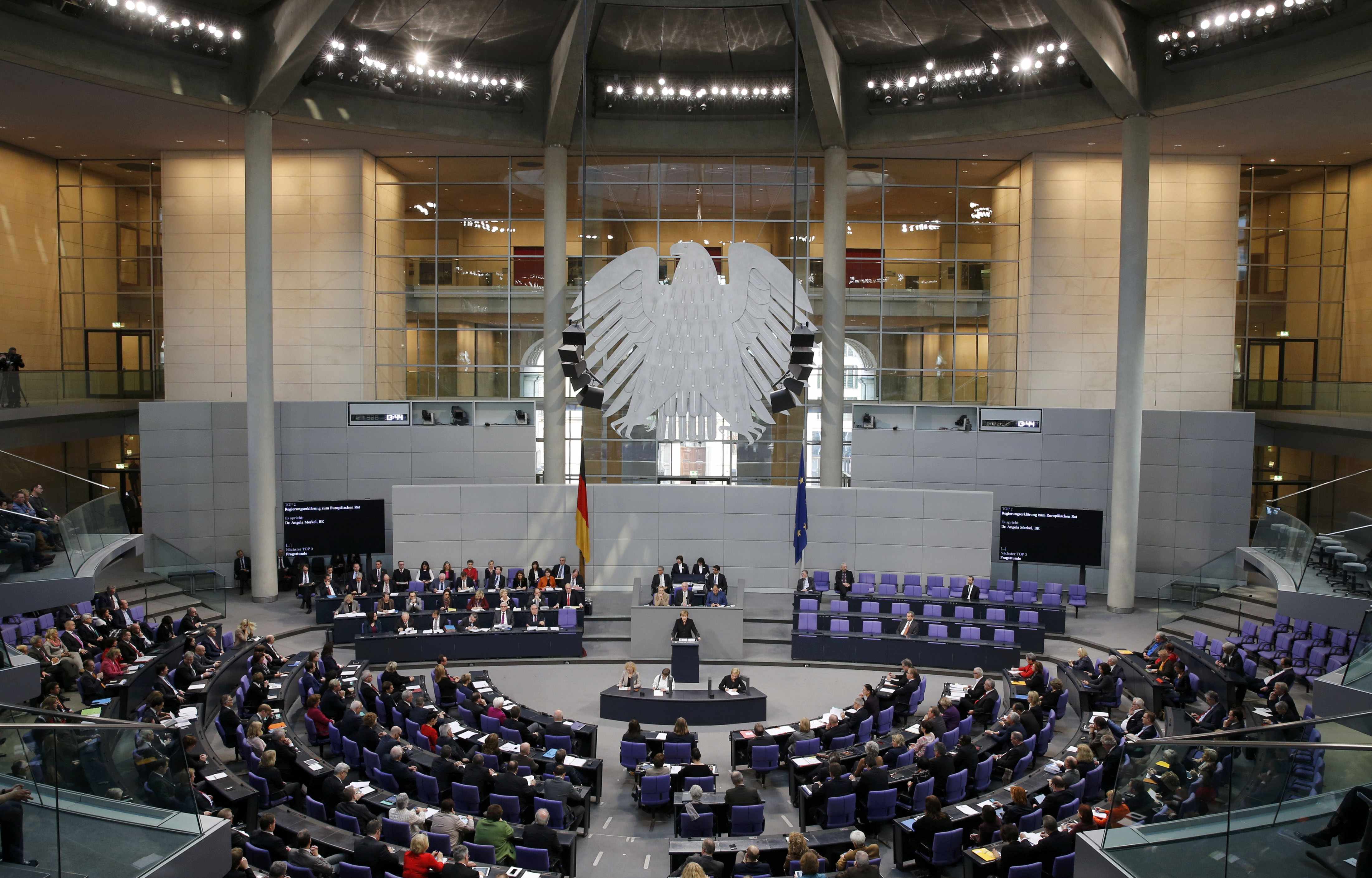 Merkel estime que le conflit syrien doit être réglé sans Assad