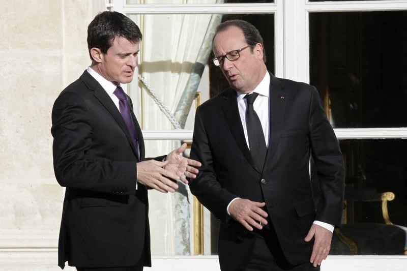 Hollande prend de la hauteur, Valls à la manoeuvre