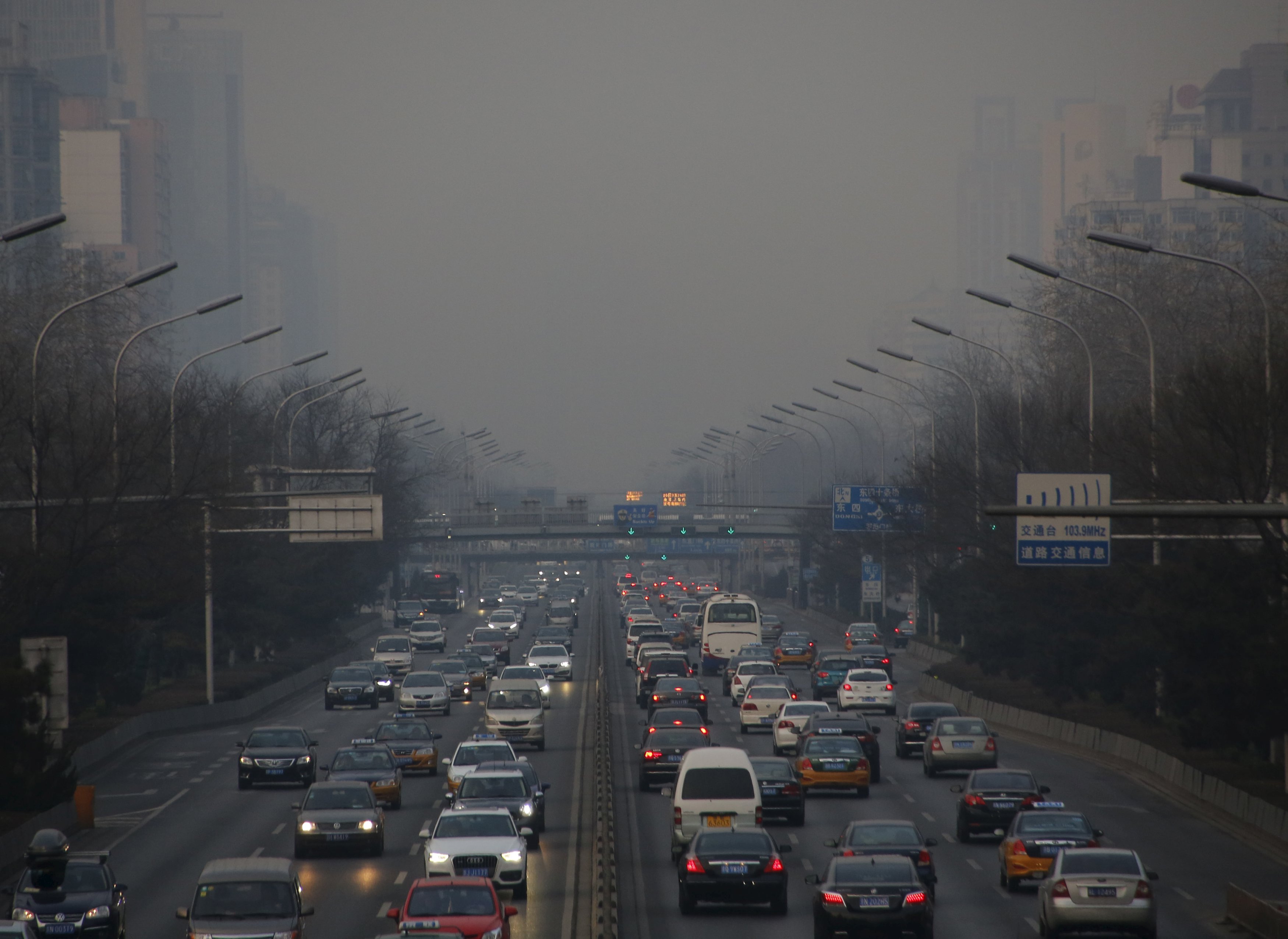 Pékin en alerte rouge à la pollution, les habitants perplexes