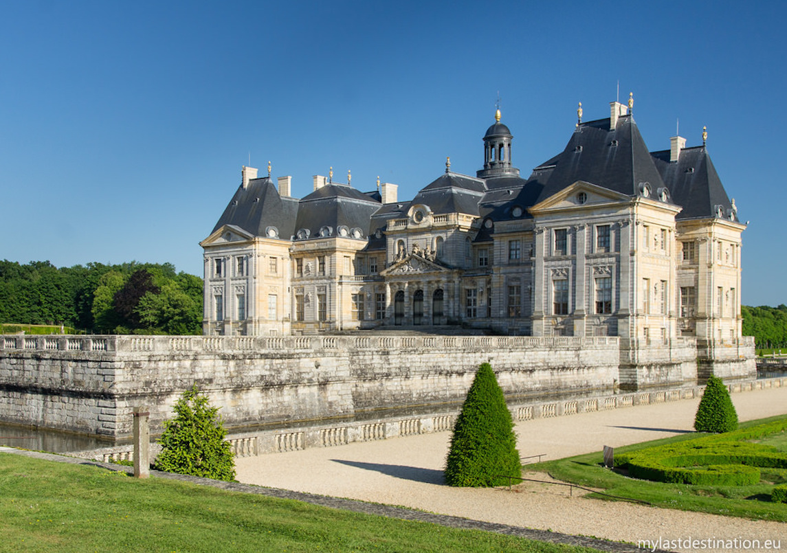 Un beau château, une lettre de la reine et une chorale insolite