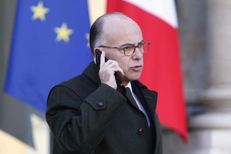 Un projet d'attentat déjoué à Orléans, dit Bernard Cazeneuve