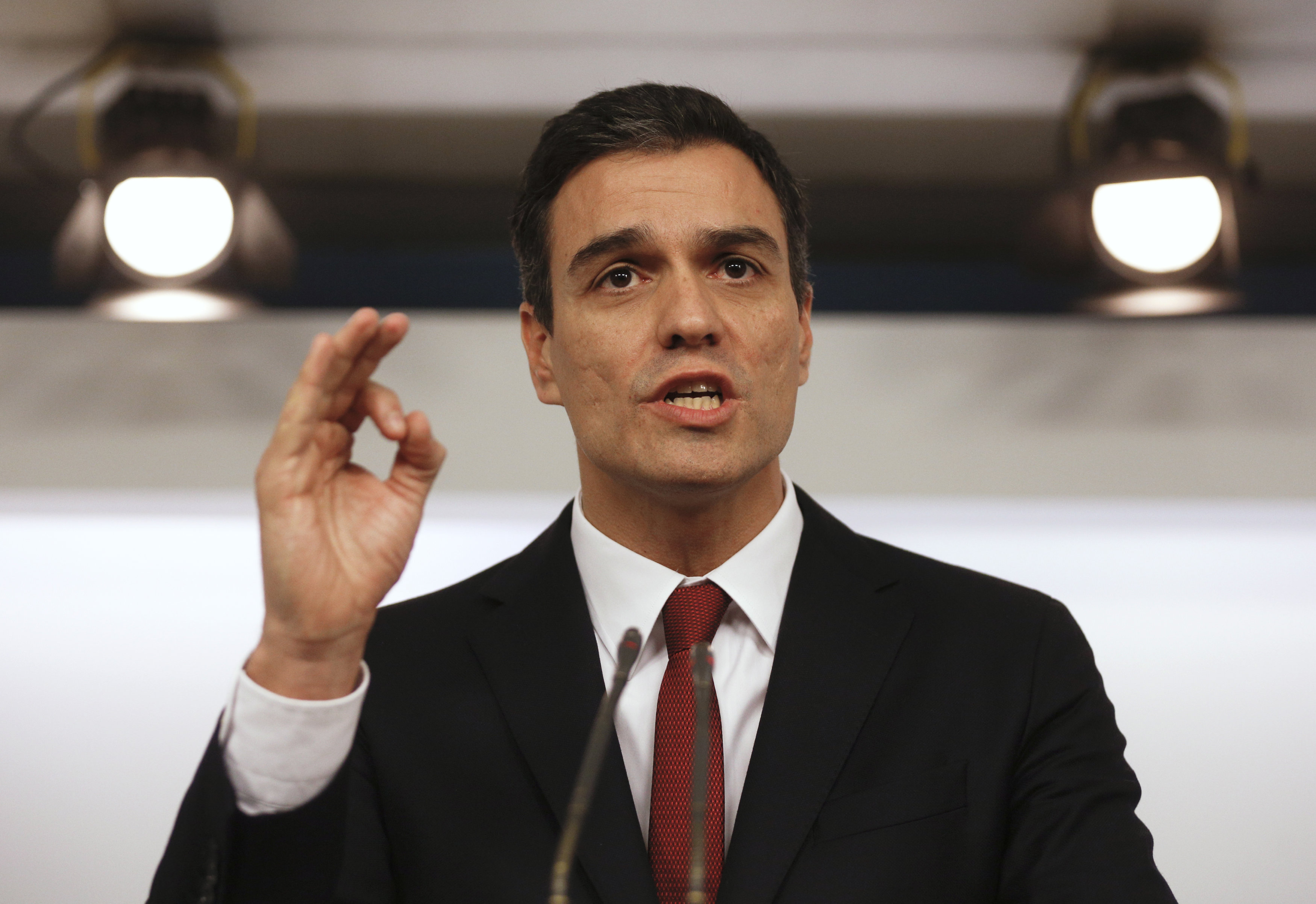 Les socialistes espagnols contre une coalition de gouvernement