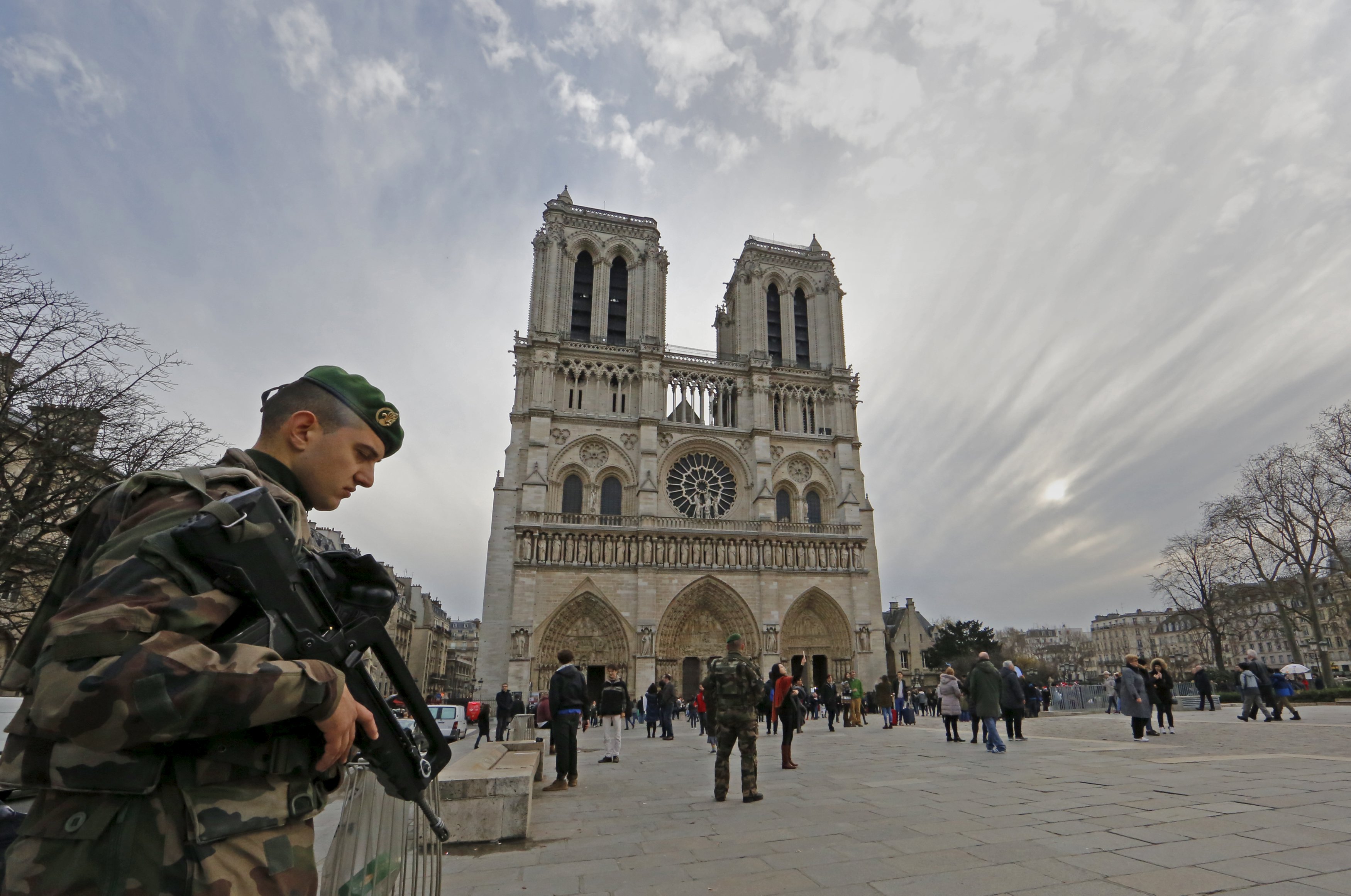 Célébrations de Noël en France sous haute surveillance