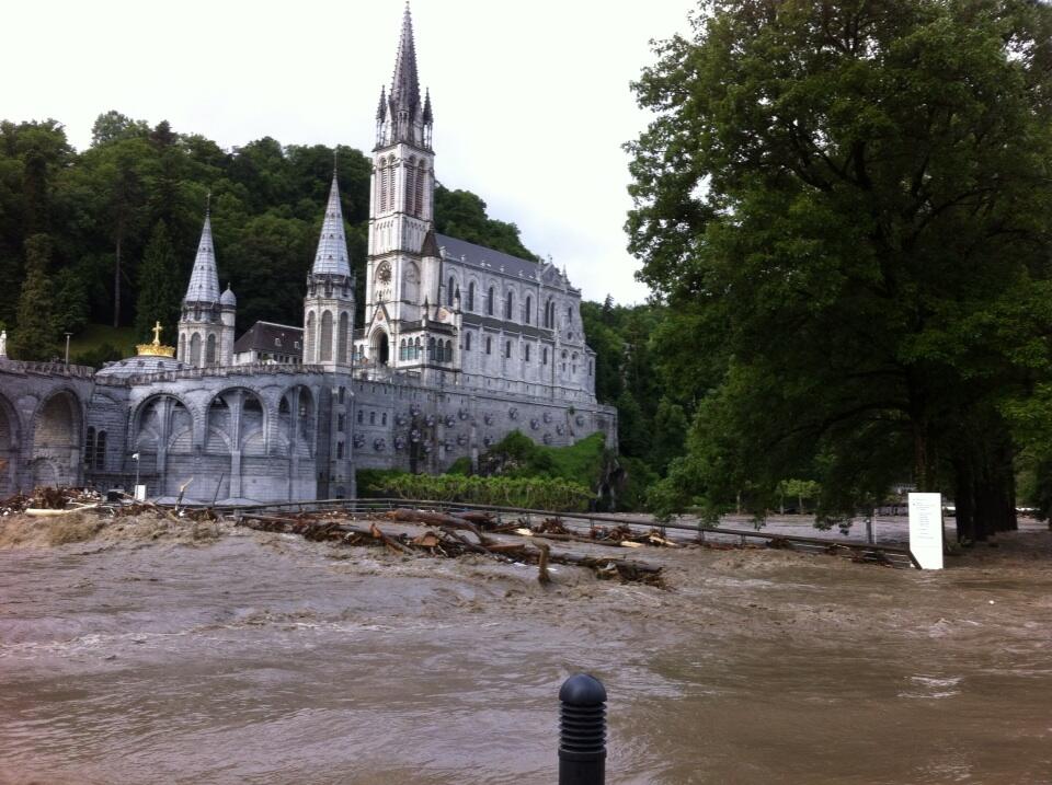 Lourdes sous les eaux