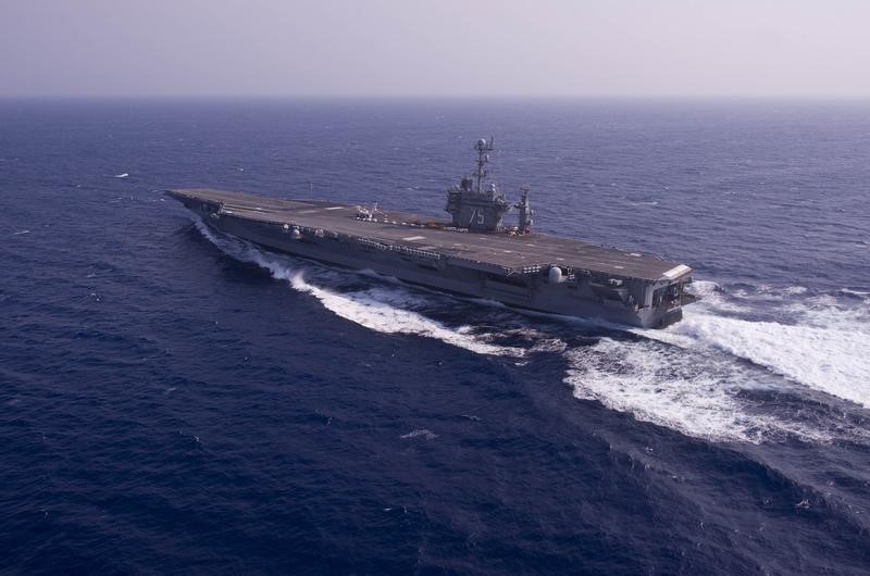 L'Iran aurait tiré des roquettes près des navires de guerre US