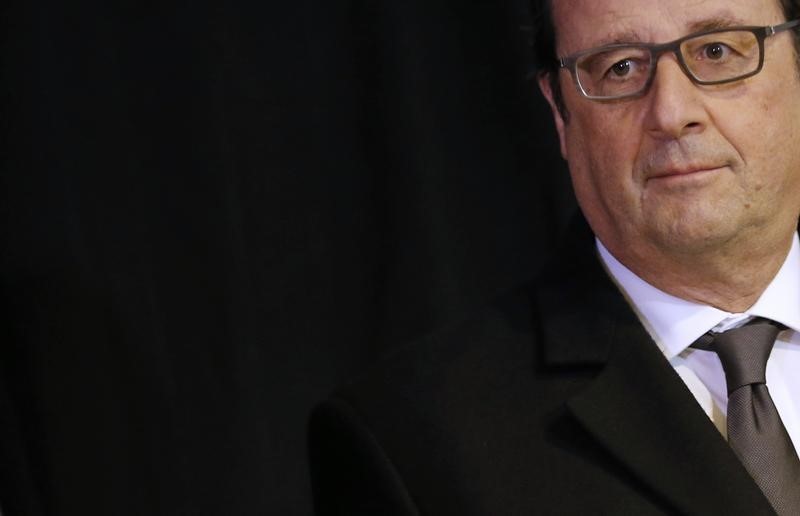 Terrorisme et chômage, défis de 2016, dit François Hollande