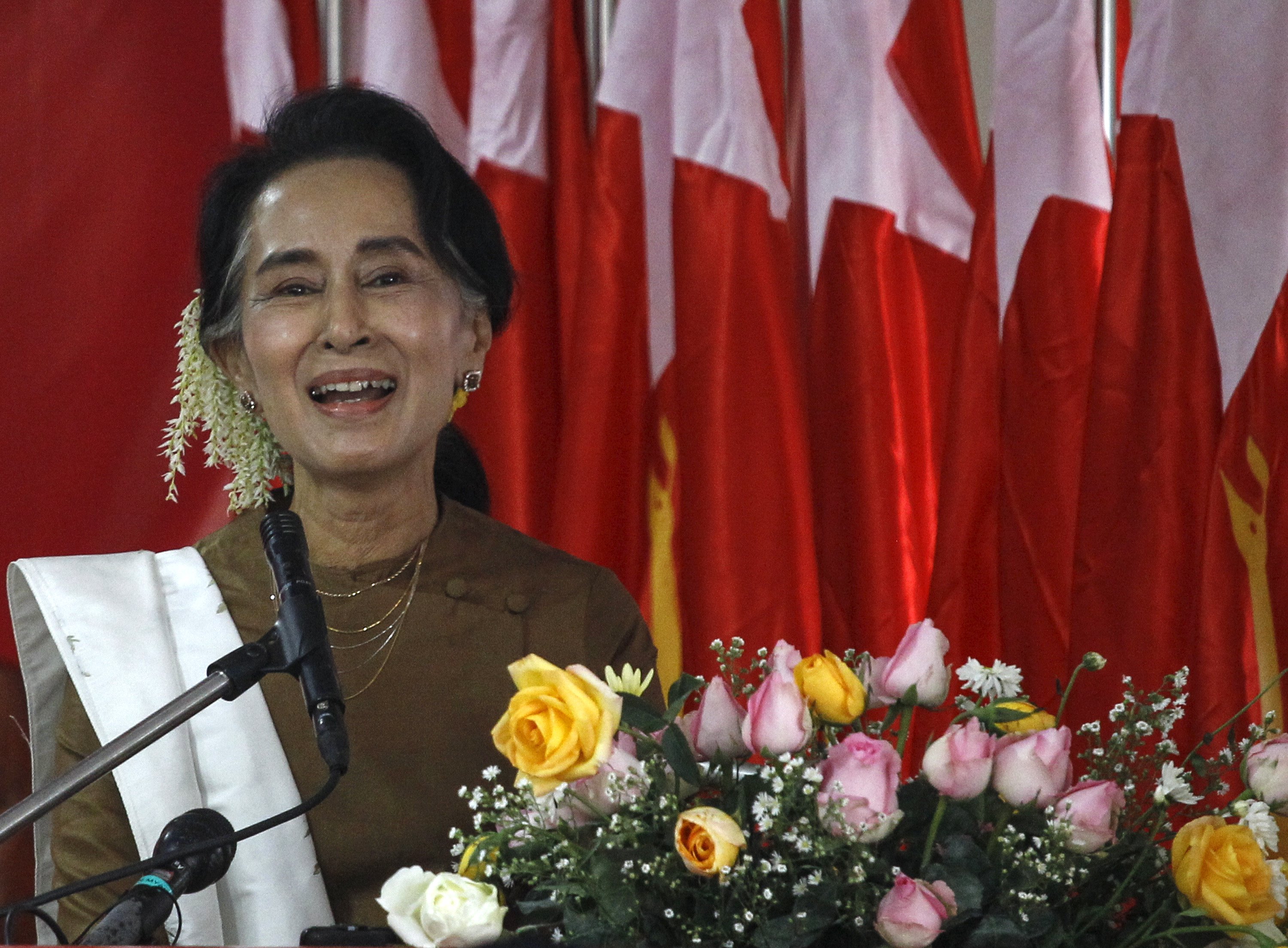 Aung San Suu Kyi se fixe la paix comme priorité