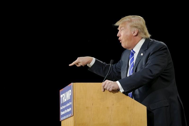 Trump pose la question de l'éligibilité de Cruz aux USA