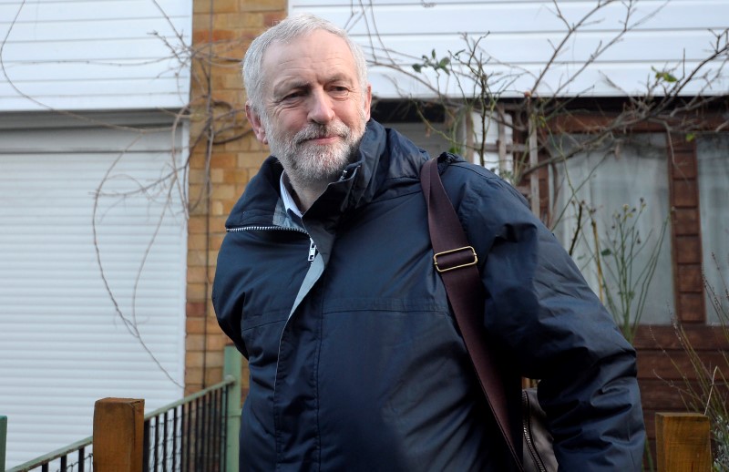 Jeremy Corbyn s'efforce de reprendre le Labour en main