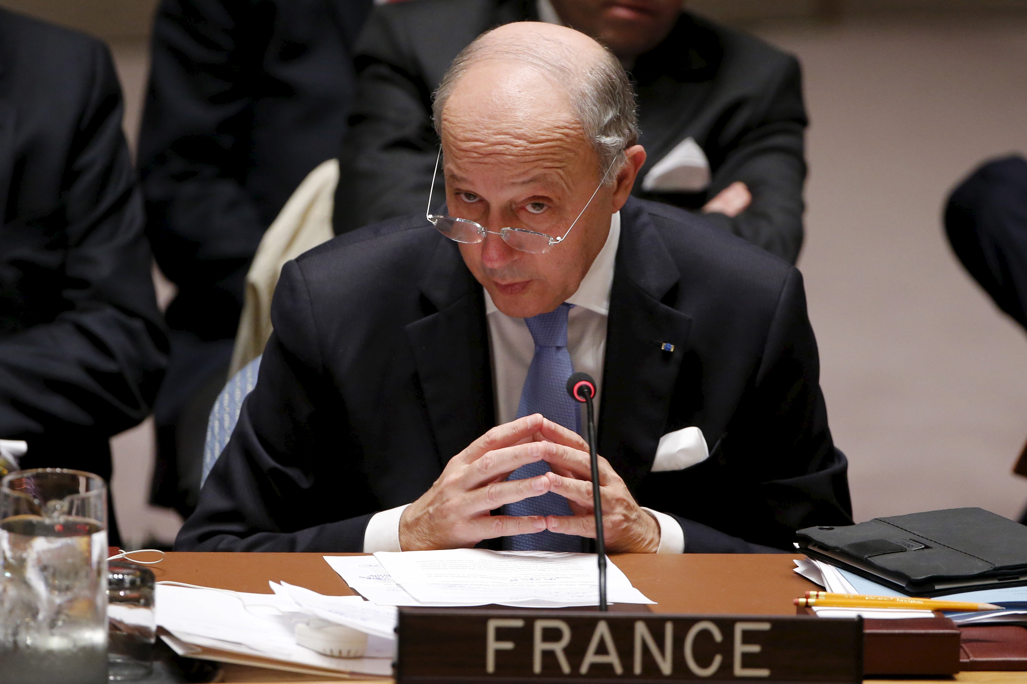 Fabius refuse de "spéculer" sur le Conseil constitutionnel