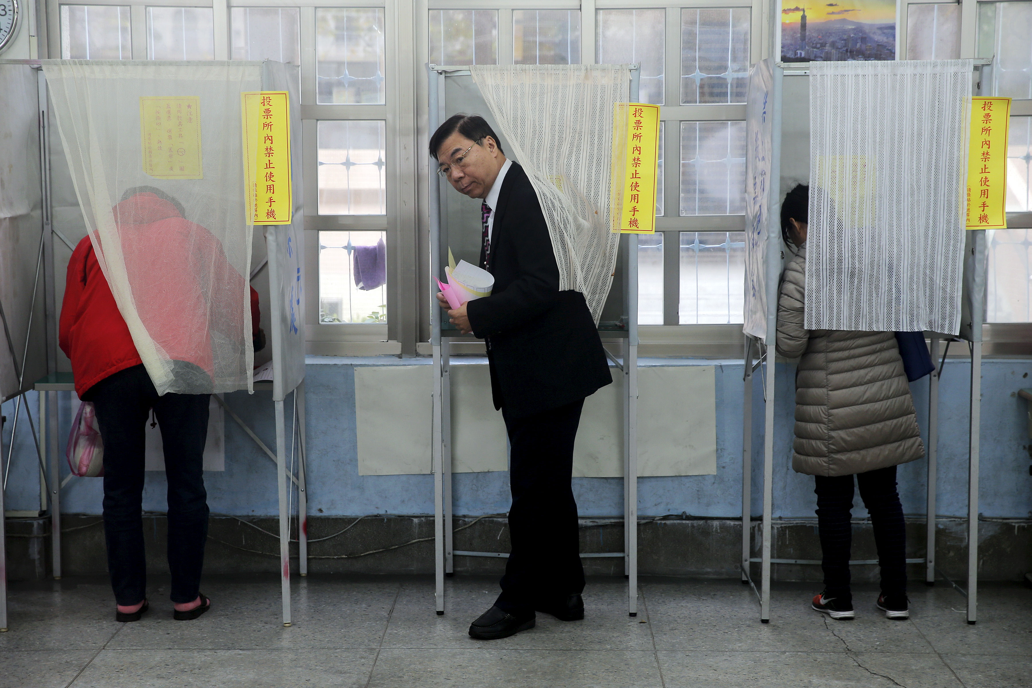 Les Taïwanais votent pour leur président et les liens avec Pékin