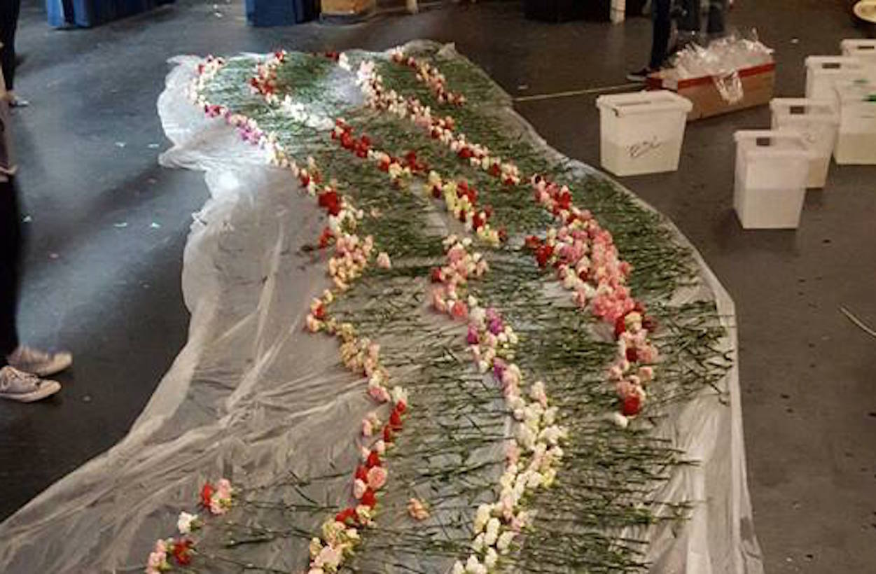 Un fonctionnaire absent, un gâteau d'anniversaire et des fleurs pour la Saint-Valentin !