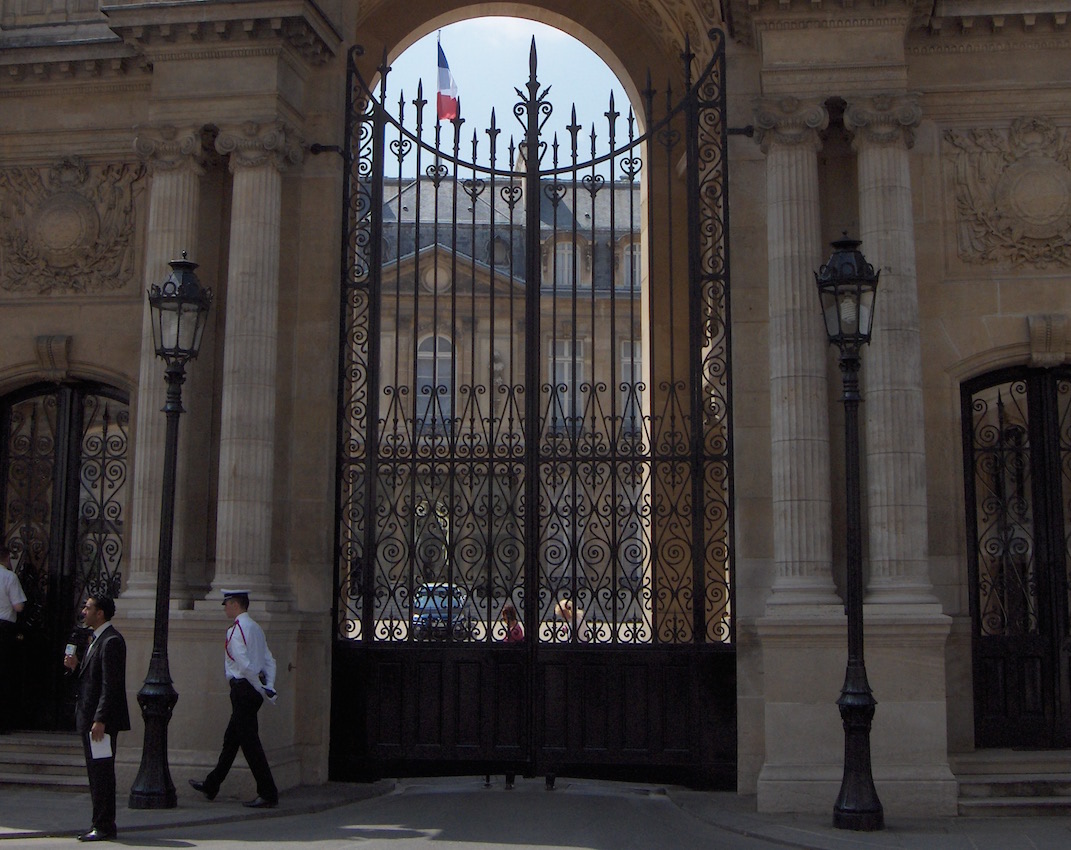 Vers un déménagement de l'Elysée : bonne ou mauvaise idée ?