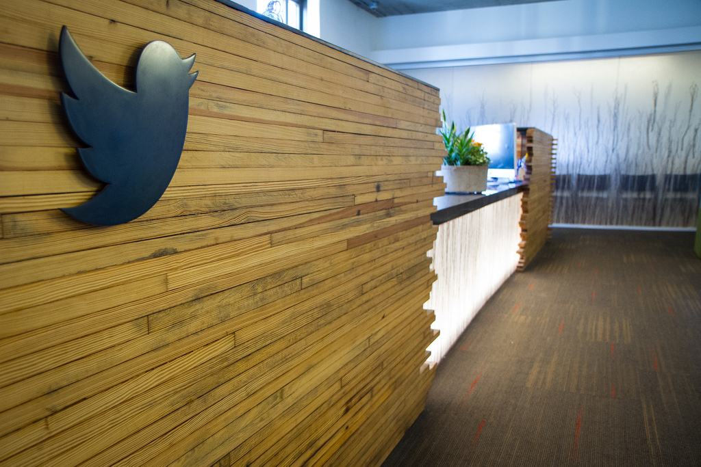 Twitter fête ses 10 ans dans la tourmente