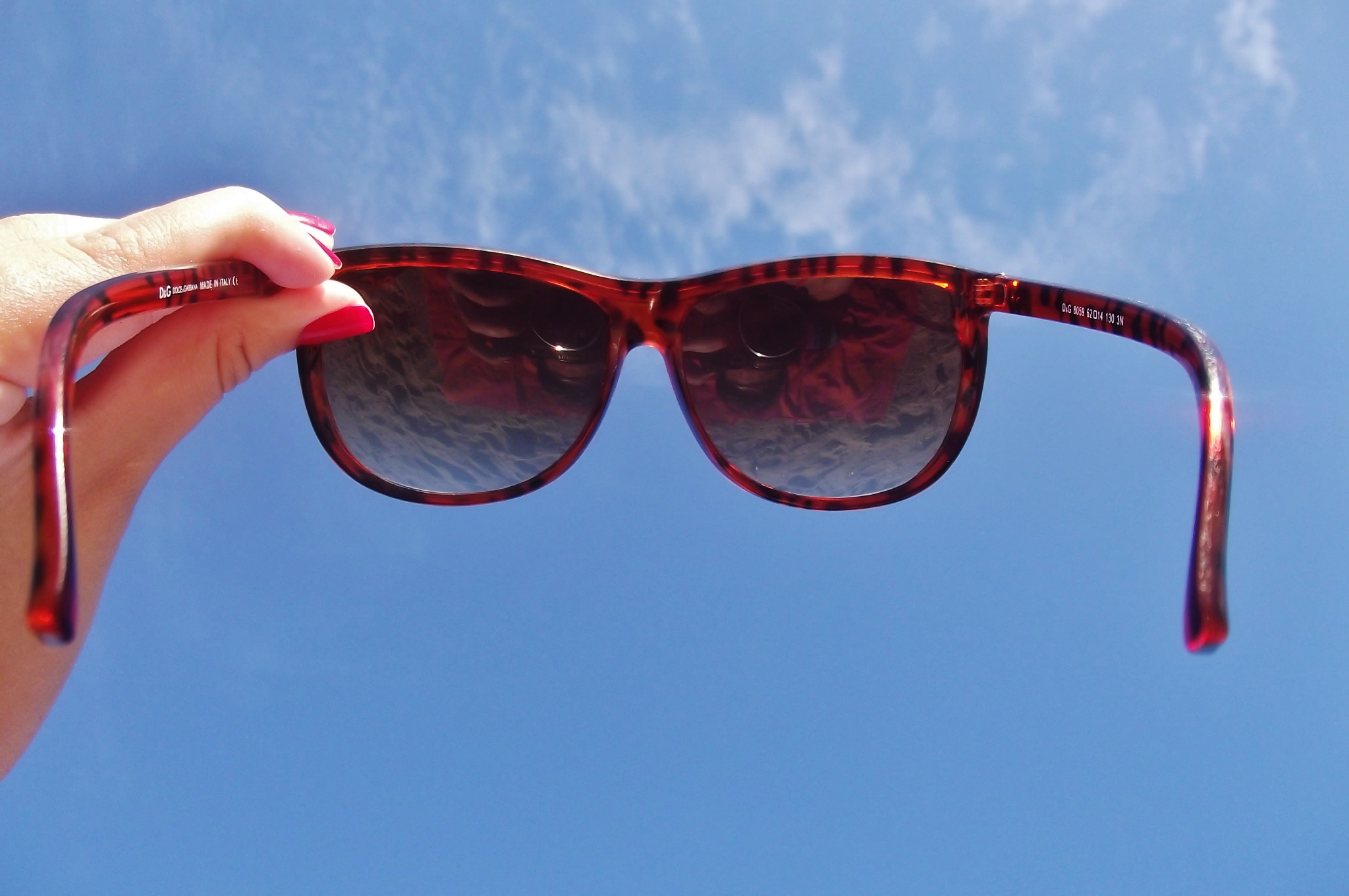 Lunettes de soleil : connaissez-vous l’origine de cet accessoire culte ?
