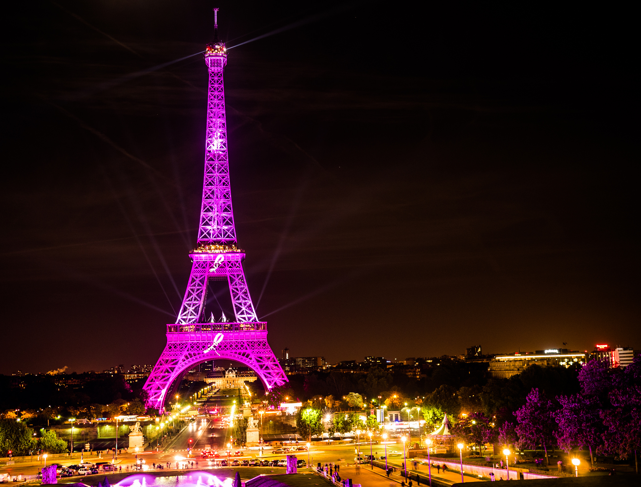 Trois parents pour un bébé, une prime d’1,5 million et un octobre rose