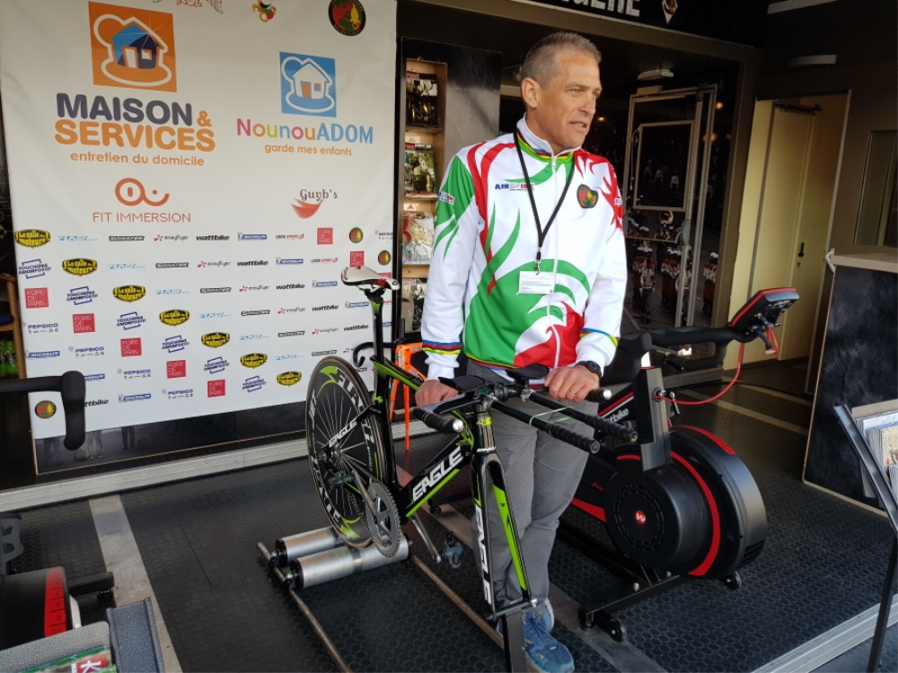 Pascal Pich tente de battre un record du monde à la Foire de Paris