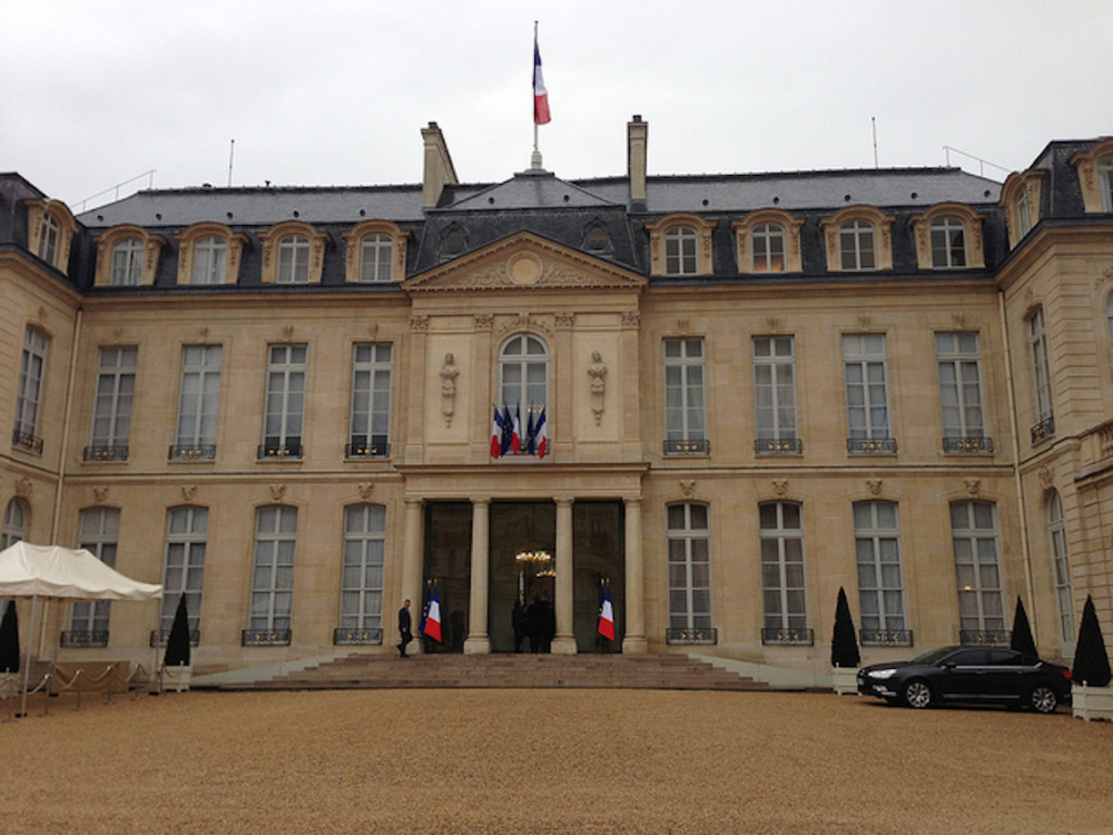 "Trop d'aides sociales en France" : le gouvernement prêt à réformer ?