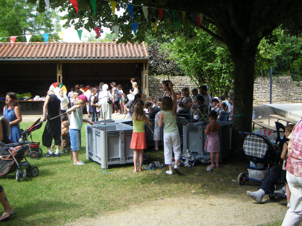 D'où vient le mot "kermesse" ?