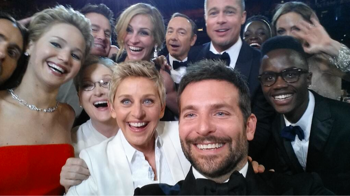 Ellen, Brad, Angelina et les autres : le selfie historique des Oscars