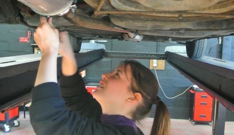 Femmes : toutes au garage !