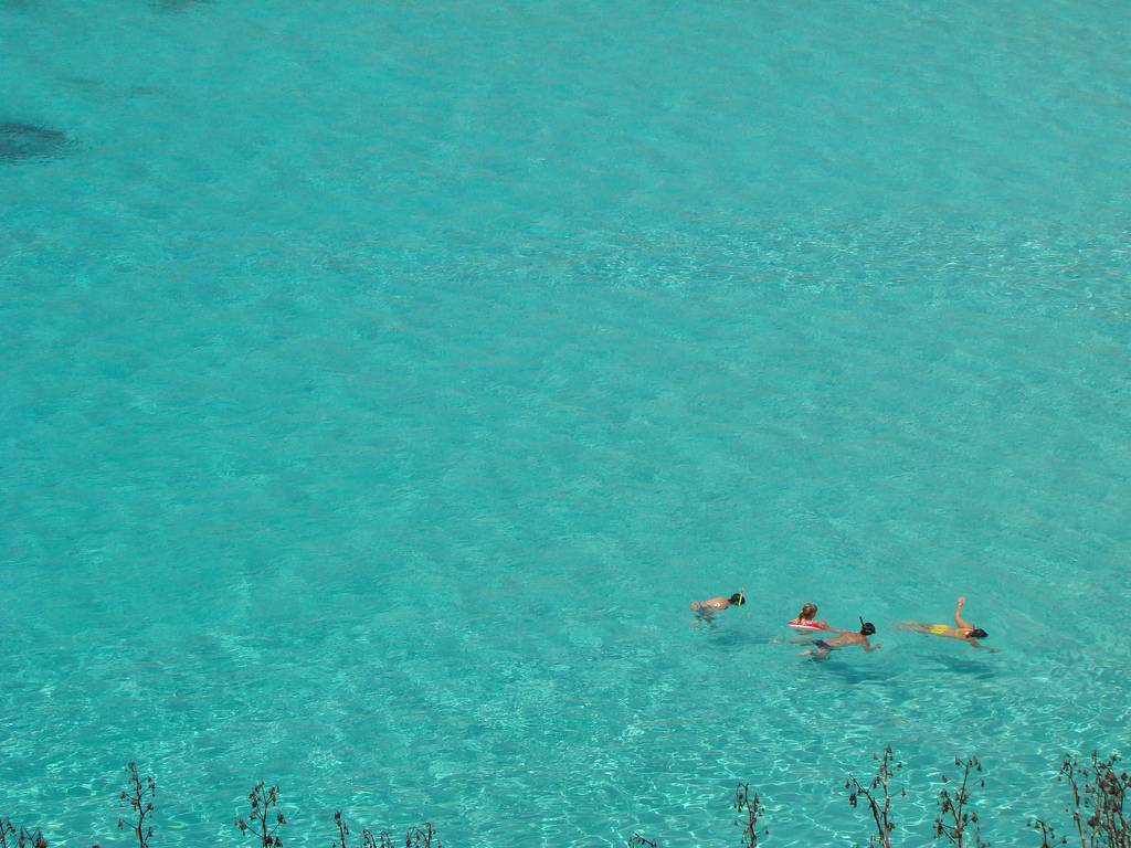 On flotte mieux dans la mer, pourquoi ?