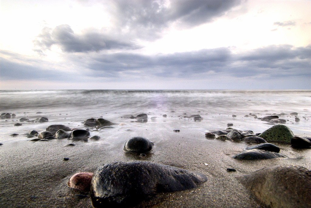 Pourquoi du sable et des galets sur les plages ?