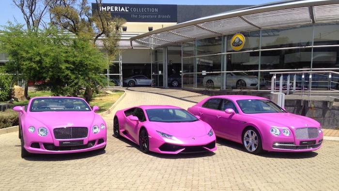 Une Lamborghini rose, un silence en or et une première pour la reine